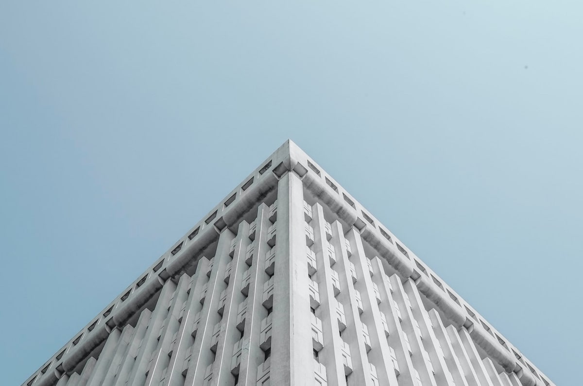 开云体育官网-BLG分享对阵AL赛前准备环节：赛前会议进行中