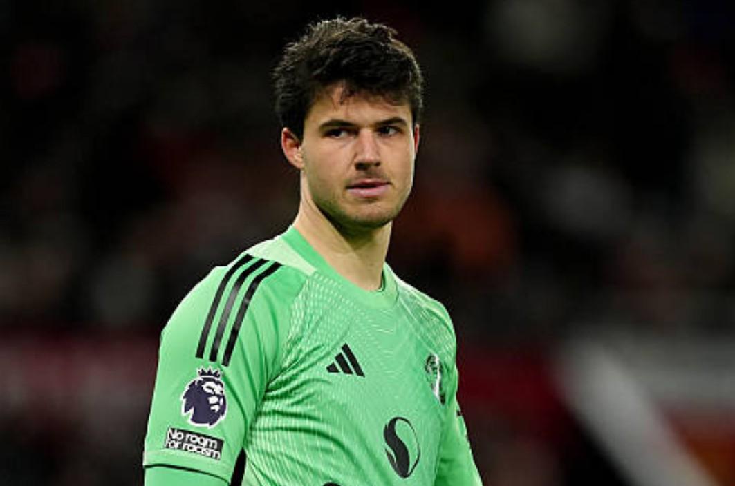 开云体育APP下载-拉门斯加盟曼联后前16场比赛丢23球，奥纳纳同期丢了26球